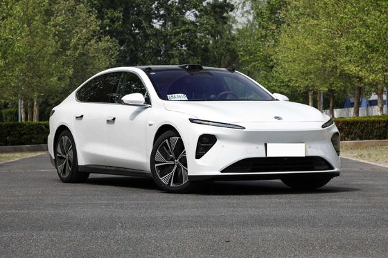 Four Wheeled EV Electric Car Vehicle 360KW Ternary Lithium Battery Operated 700km
